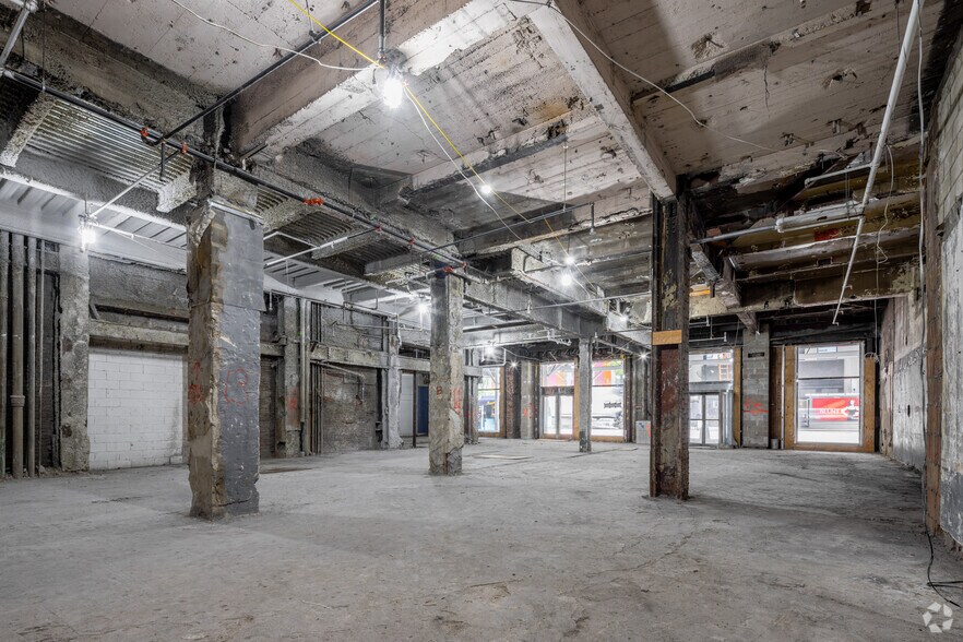 More Photos Of 50 W 34th St, New York Apartments For Lease