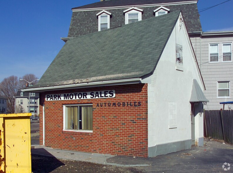 More Photos Of 720 S Main St, Fall River Freestanding For Sale