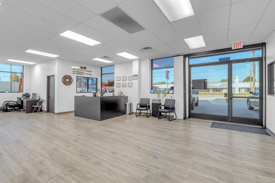 More Photos Of 11930 Bammel North Houston Rd, Houston Warehouse For Lease