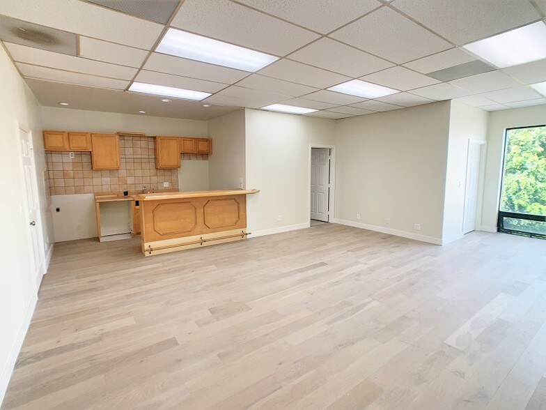 More Photos Of 935 N Vignes St, Los Angeles Auto Dealership For Lease