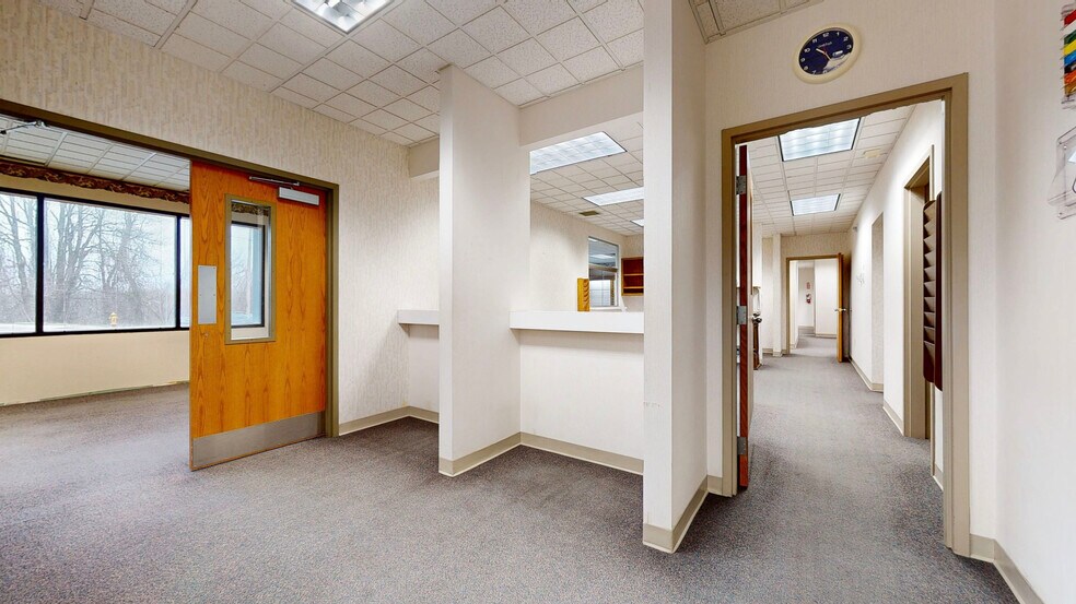 More Photos Of 2228-2230 Sunset Blvd, Steubenville Office For Lease