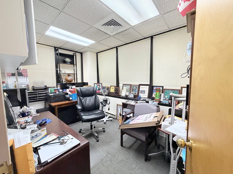 More Photos Of 1200 E Putnam Ave, Riverside Office For Lease