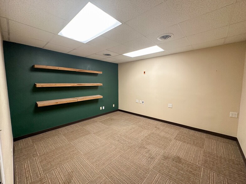 More Photos Of 111 S Walnut St, La Crescent General Retail For Lease