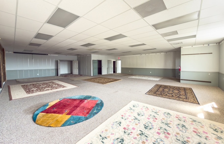 More Photos Of 6704 Williamson Rd, Hollins Storefront For Sale