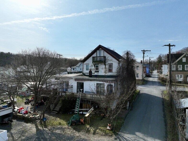 More Photos Of 140 First St, Connelly Marina For Sale