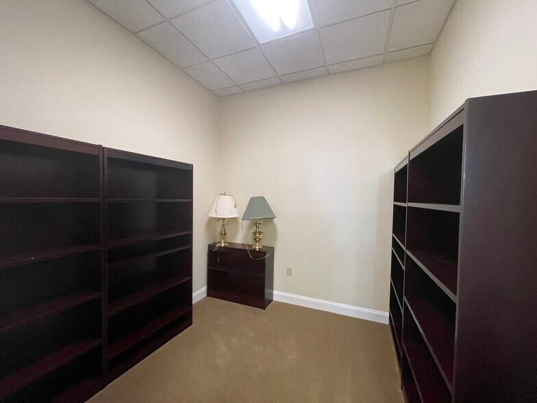More Photos Of 220 W Main St, Tavares Office For Lease