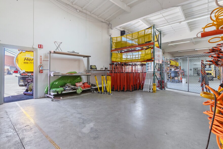 More Photos Of 8399 Edgewater Dr, Oakland Warehouse For Lease