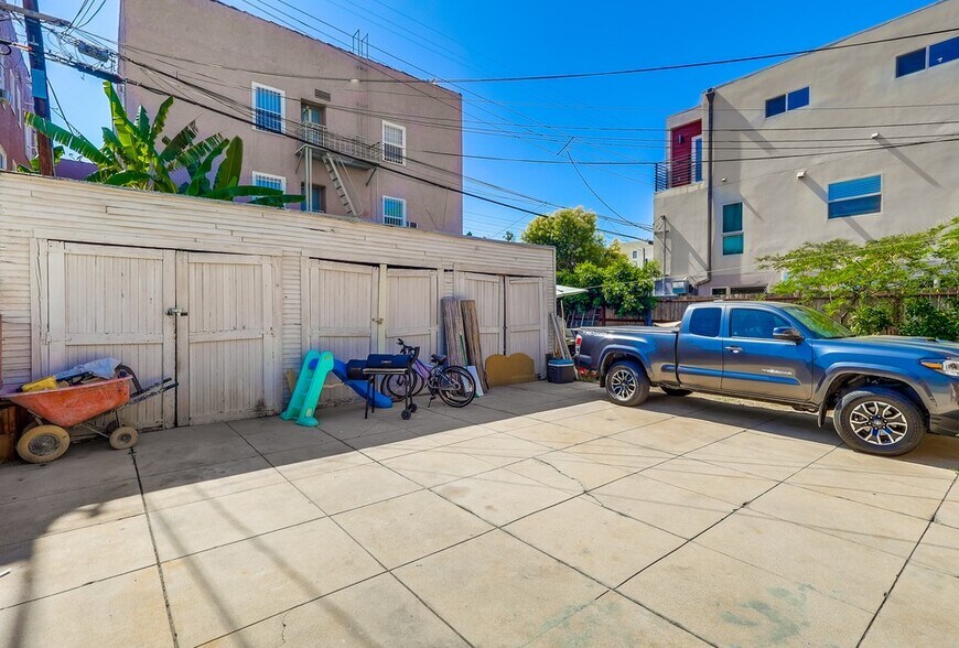 More Photos Of 833 N Ridgewood Pl, Los Angeles Apartments For Sale