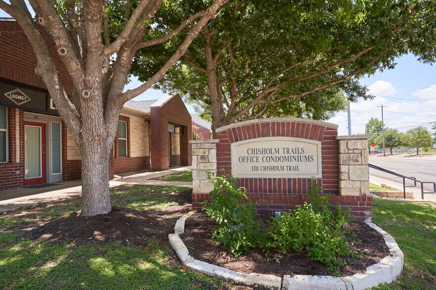 More Photos Of 1311 Chisholm Trail Rd, Round Rock Office For Lease