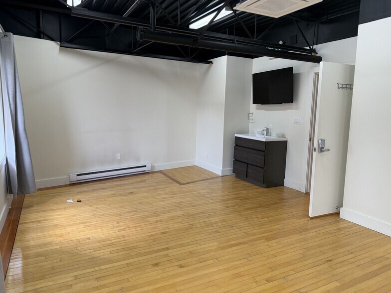 More Photos Of 9059-9079 Shaughnessy St, Vancouver Warehouse For Sale