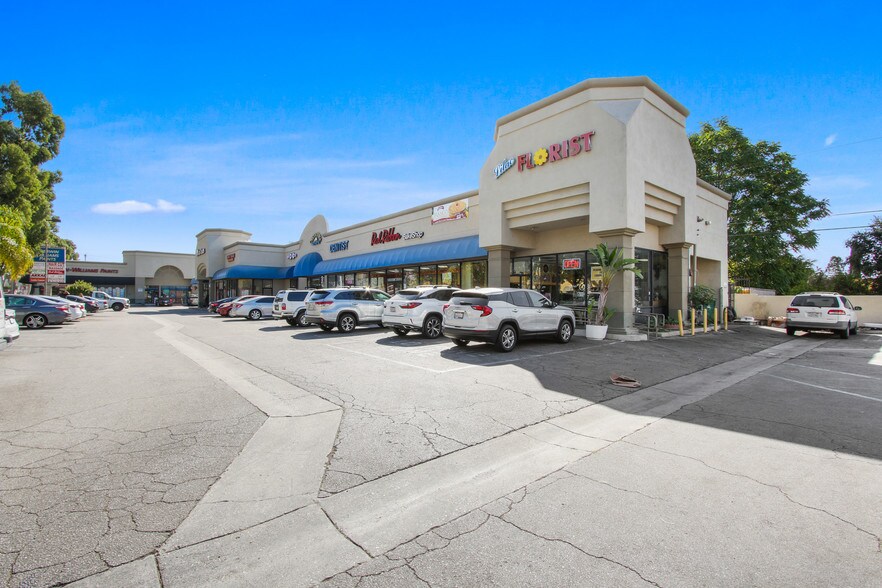 Primary Photo Of 900-1000 E Colorado St, Glendale General Retail For Lease