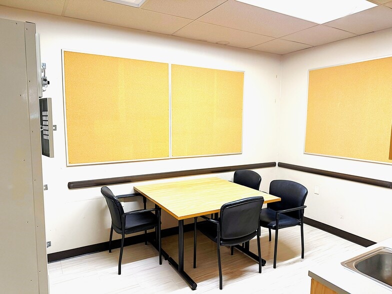 More Photos Of 636 N Main St, Phoenix General Retail For Lease