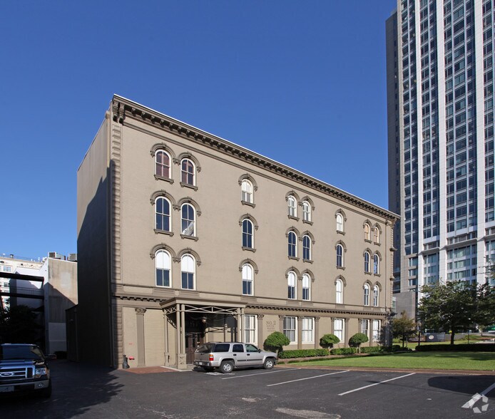 More Photos Of 2 S Water St, Mobile Office For Sale