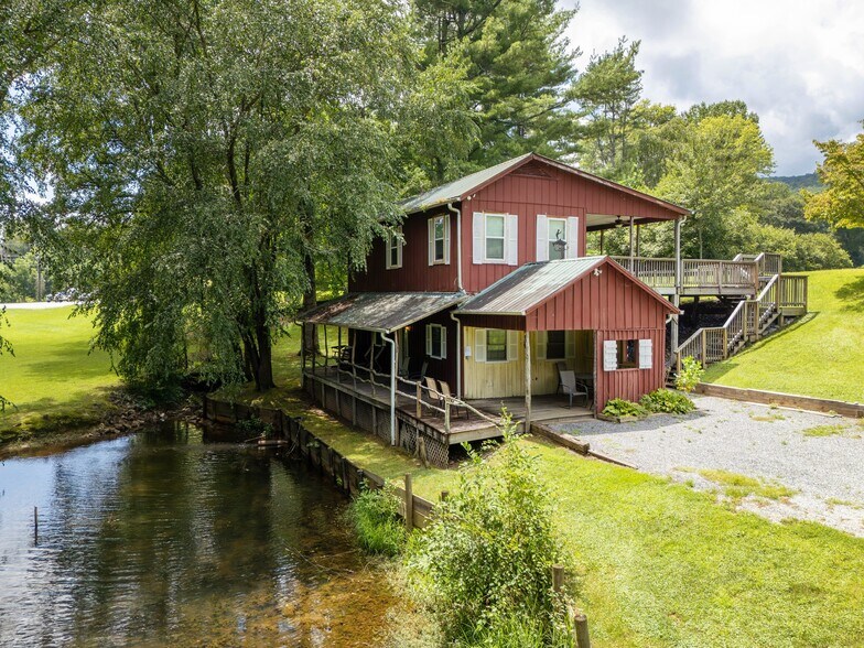 More Photos Of 8826 Boylston Hwy, Mills River Flex For Sale
