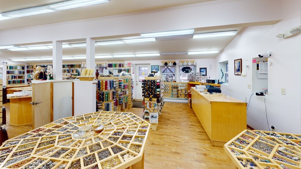 More Photos Of 275 Calef Hwy, Epping Storefront Retail Office For Sale