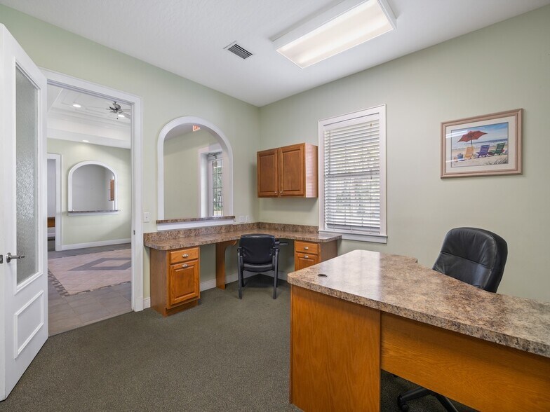 More Photos Of 181 Sebastian Blvd, Sebastian Light Manufacturing For Sale