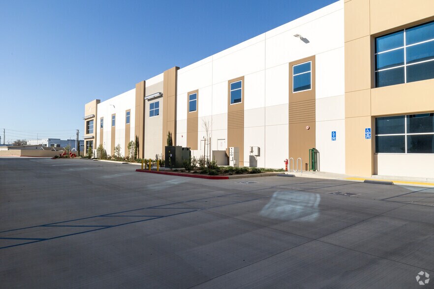 More Photos Of 13850 Old 215 Frontage Rd, Moreno Valley Warehouse For Sale