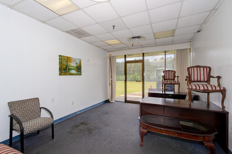 More Photos Of 1664 Sharon Rd, Washington Warehouse For Sale