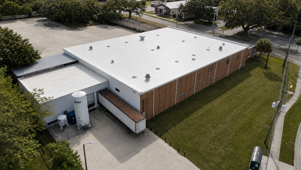 More Photos Of 2902 E Sligh Ave, Tampa Warehouse For Lease