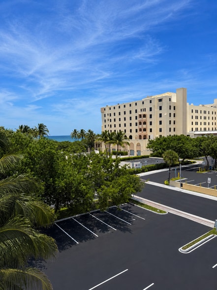 More Photos Of 201 N Ocean Dr, Hollywood Storefront Retail Office For Lease