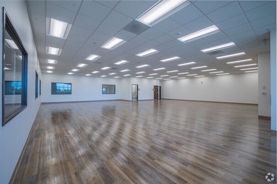 More Photos Of 2380 Williams St, San Leandro Warehouse For Lease