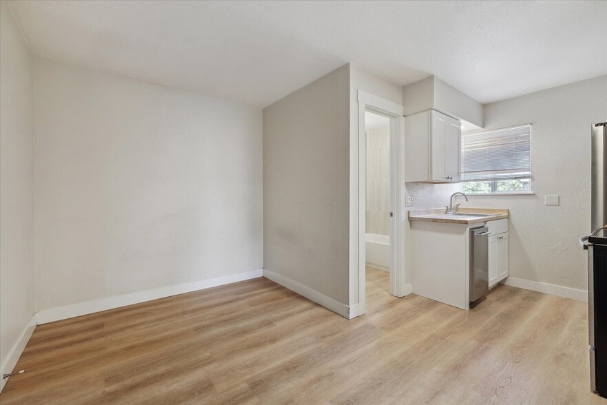 More Photos Of 1923 Dallas St, Aurora Apartments For Sale