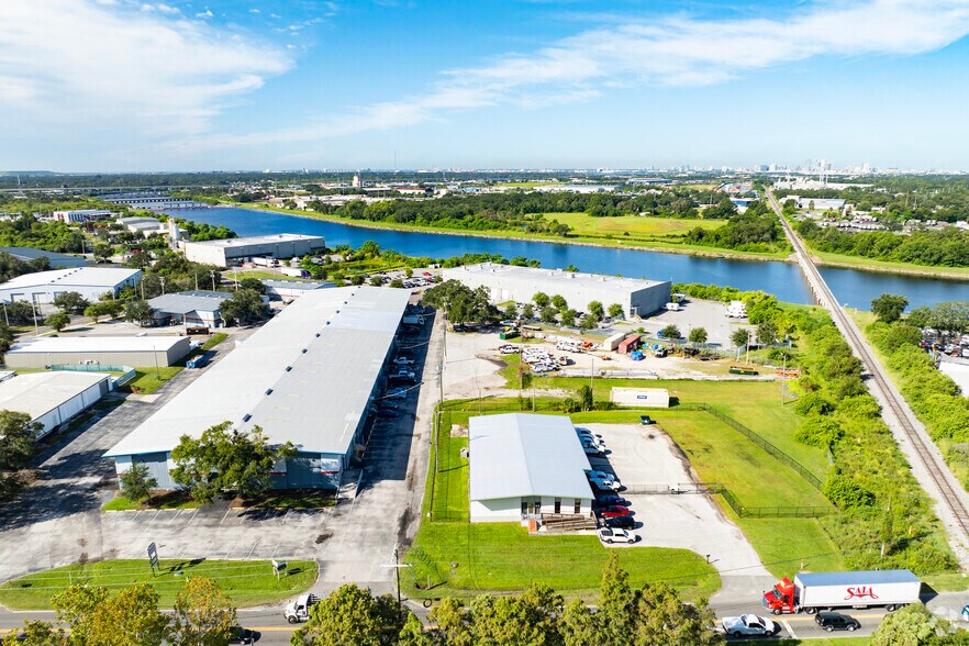 More Photos Of 2604 Tampa East Blvd, Tampa Warehouse For Lease