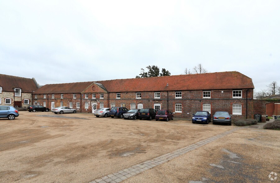 Portchester Rd, Fareham PO16 8UT Retail For Lease