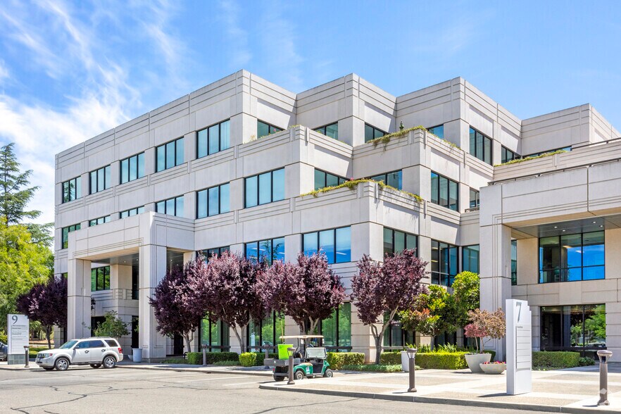 More Photos Of 5-9 River Park Pl, Fresno Office For Lease