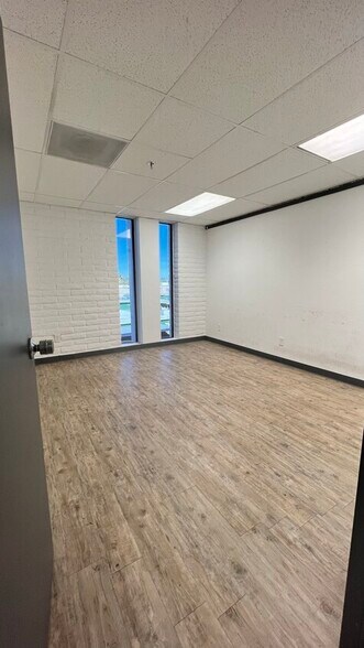 More Photos Of 5060 N 19th Ave, Phoenix Office For Sale