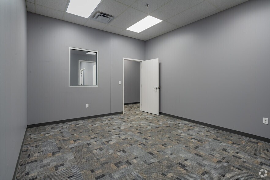 More Photos Of 10120 Fischer Rd, Von Ormy Distribution For Sale