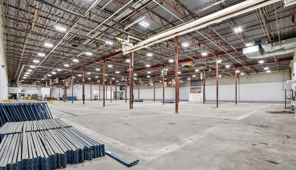 More Photos Of 1020 Boul Michèle-Bohec, Blainville Food Processing For Lease