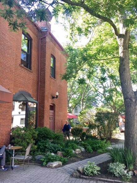 More Photos Of 17 Kellogg Ave, Amherst Storefront Retail Office For Lease