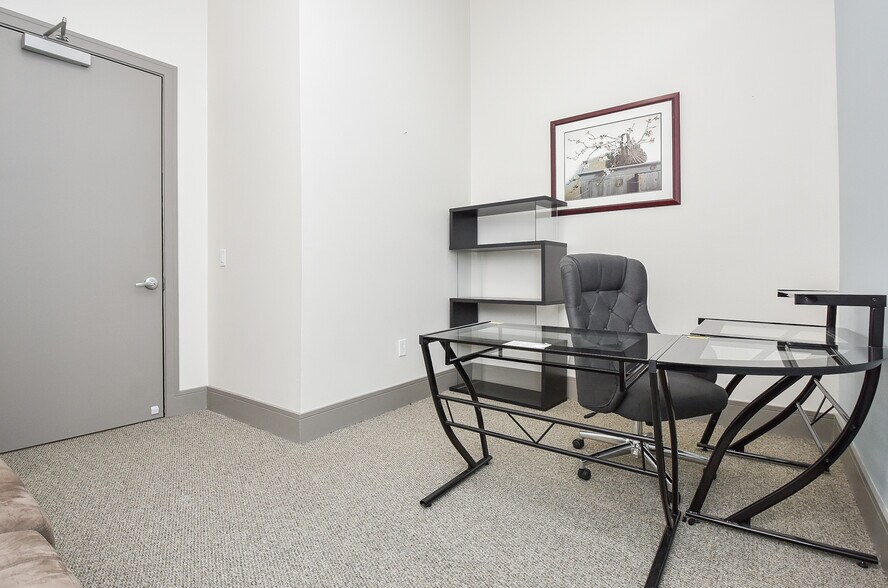 More Photos Of 8703 Meadowcroft Dr, Houston Medical For Lease