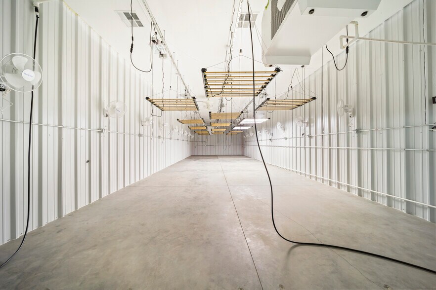 More Photos Of 1100 N Birch Ave, Broken Arrow Warehouse For Sale