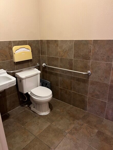 More Photos Of 444 Broadway Ave, Atwater Freestanding For Sale