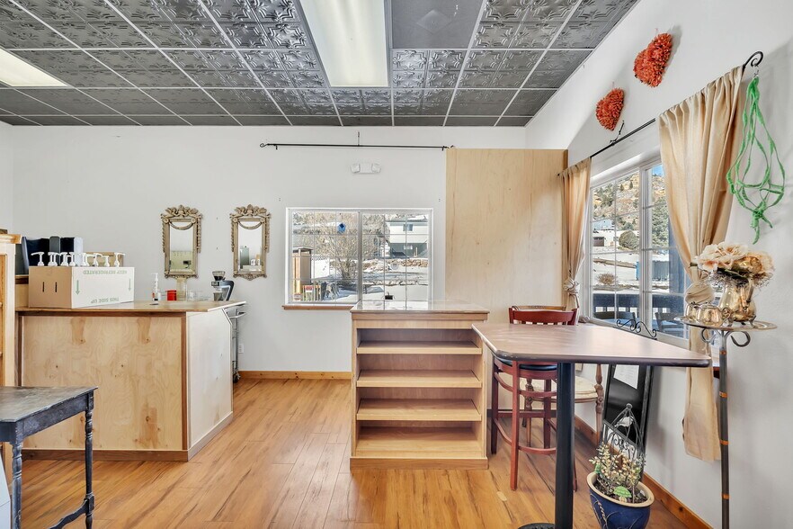 More Photos Of 11 Primrose St, Palmer Lake Restaurant For Sale