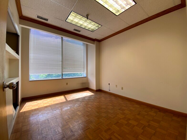 More Photos Of 208-210 Grant St, Pittsburgh Medical For Lease