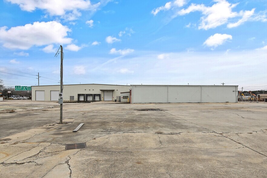 More Photos Of 131 Pepsi Ln, Fayetteville Distribution For Lease