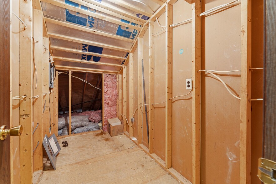 More Photos Of 102 4th St, Terra Alta Light Distribution For Sale