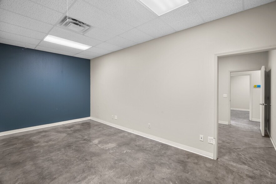 More Photos Of 2000 Lomaland Dr, El Paso Storefront Retail Office For Lease