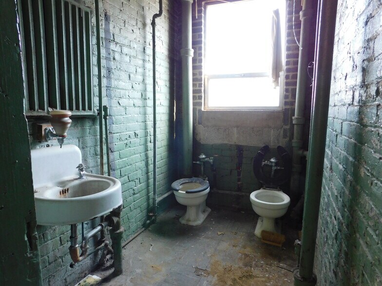 More Photos Of 813 N 4th St, Allentown Warehouse For Lease