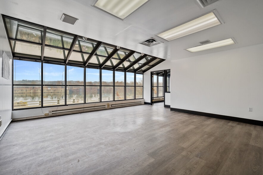 More Photos Of 2707 W Carson St, Pittsburgh Warehouse For Sale