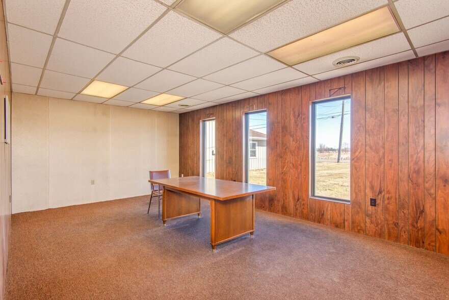 More Photos Of 5087 N Michigan Rd, Saginaw Flex For Sale