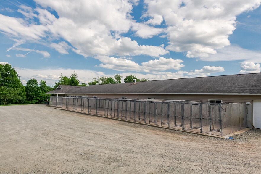More Photos Of 175 Decoverly Lane, Falls Specialty For Sale