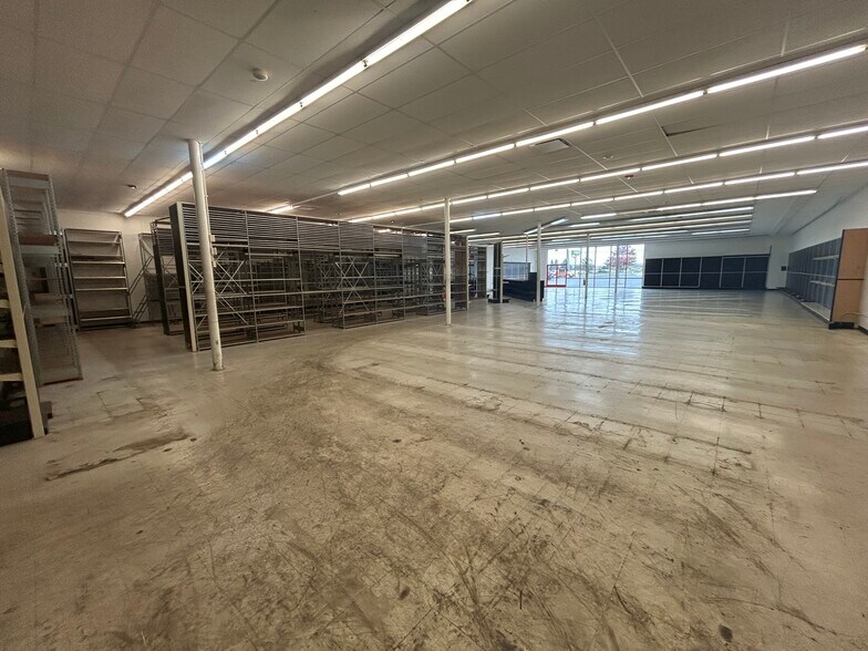 More Photos Of 1729-1735 E Commercial Avenue, Lowell Storefront For Sale