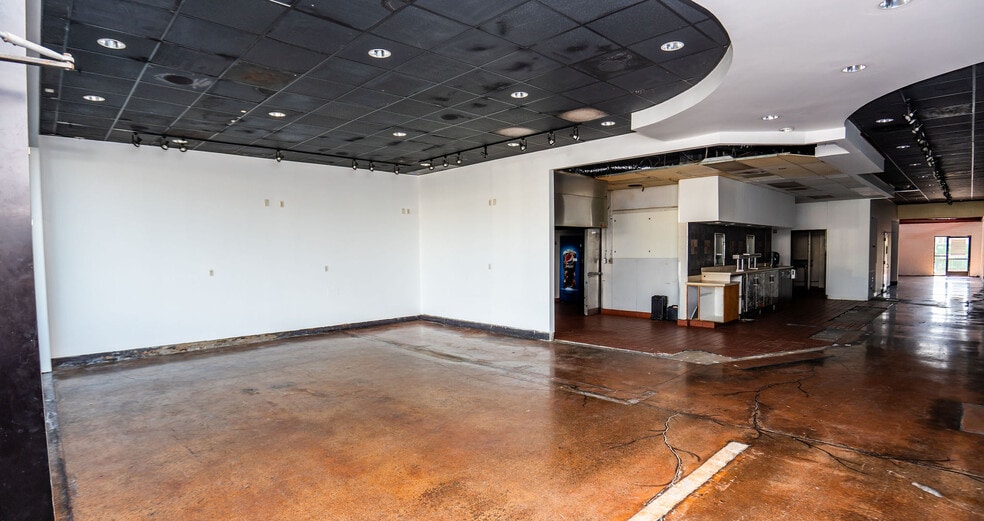 More Photos Of 1221-1231 Garnet Ave, San Diego Storefront For Lease