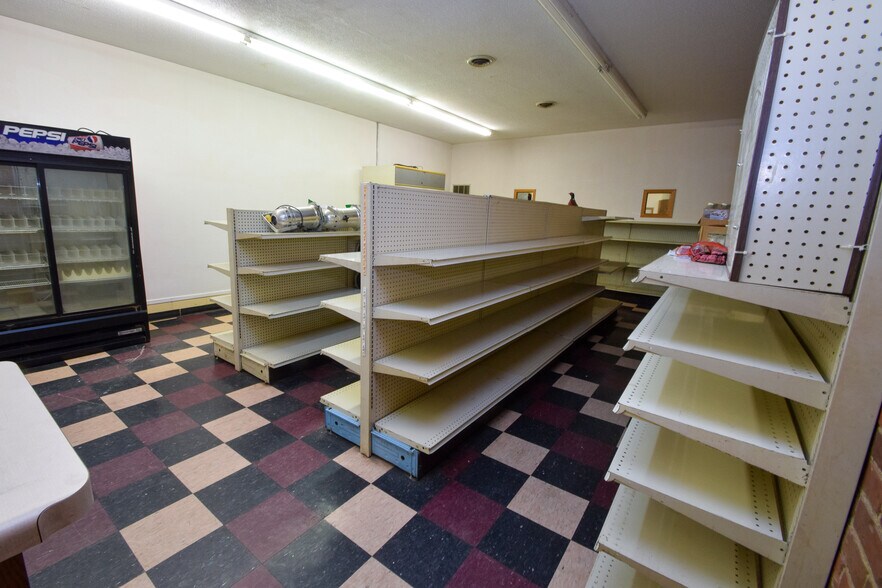 More Photos Of 111 Main St, Roscoe Bar For Sale