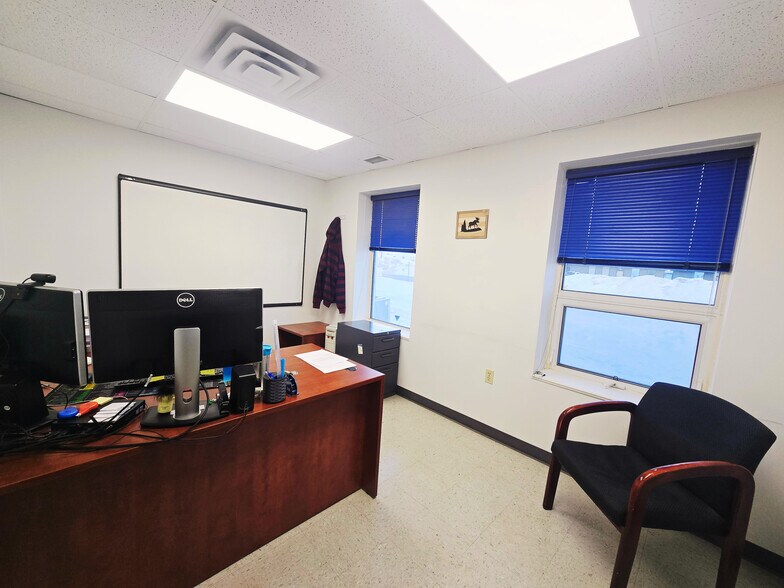 More Photos Of 9305 27th Ave NW, Edmonton Manufacturing For Lease