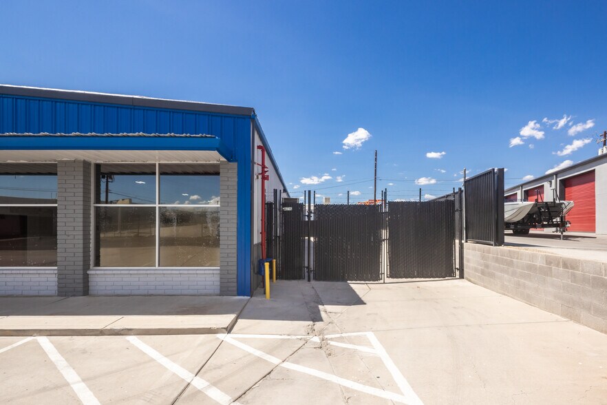 More Photos Of 1851 Commander Dr, Lake Havasu City Freestanding For Lease